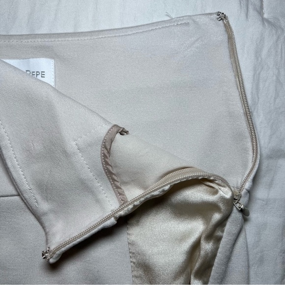 Patrizia Pepe Ivory / Cream Lightweight Straight Pencil Skirt Womens size 1 - Picture 7 of 7